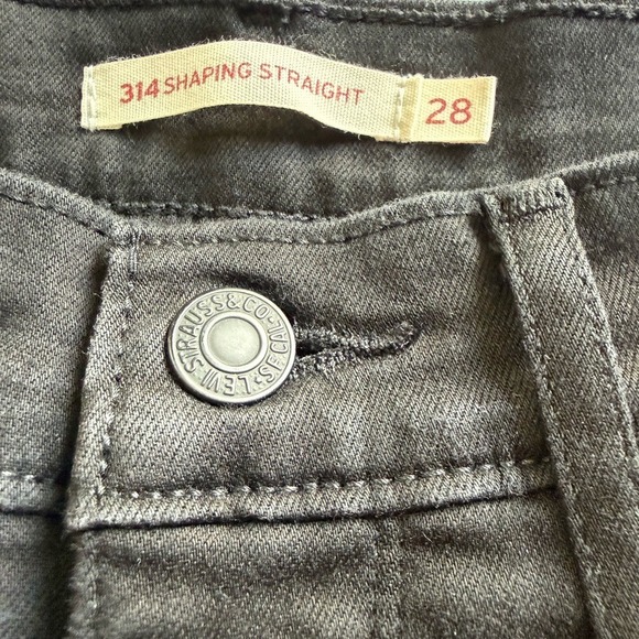 Levi’s 314 Shaping Straight Jeans | Size 28 | Excellent Condition - Picture 6 of 7
